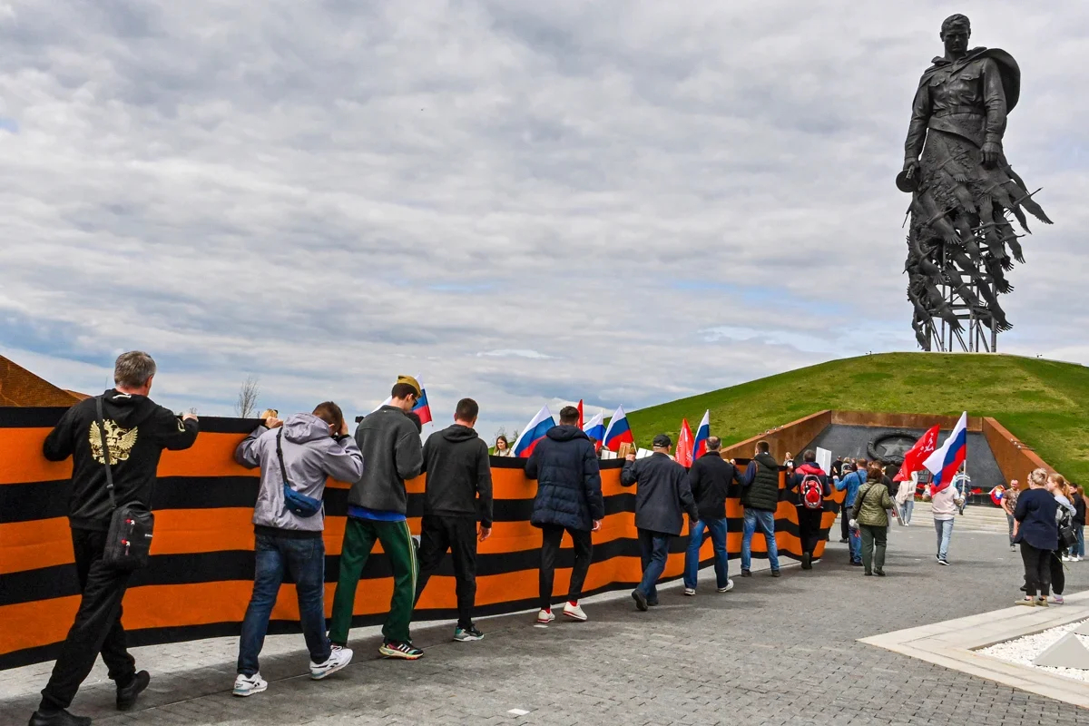 Participants honour the fallen at the Rzhev Memorial in the Tver region, 28 April 2024. Photo: Maria Potokina / EPA-EFE