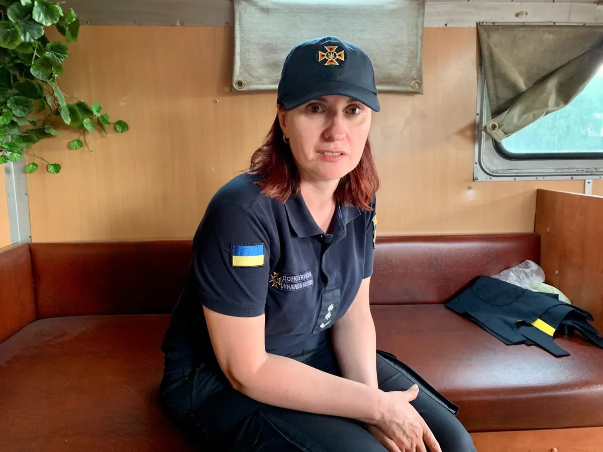 Юлия Фалеева, кризисный психолог главного управления ГСЧС в Полтавской области в машине психологической разгрузки. Фото: Ольга Мусафирова