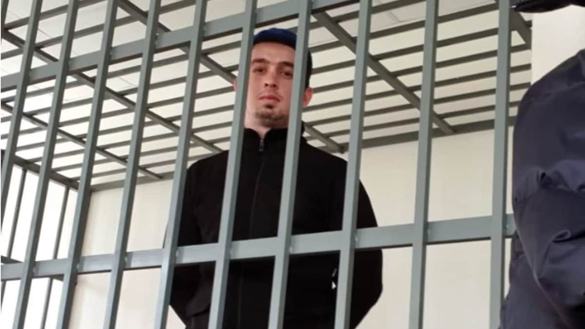 Чеченский активист Мансур Мовлаев попытался покончить с собой в СИЗО Казахстана. В предсмертной записке он попросил спасти от экстрадиции в РФ Юлию Емельянову