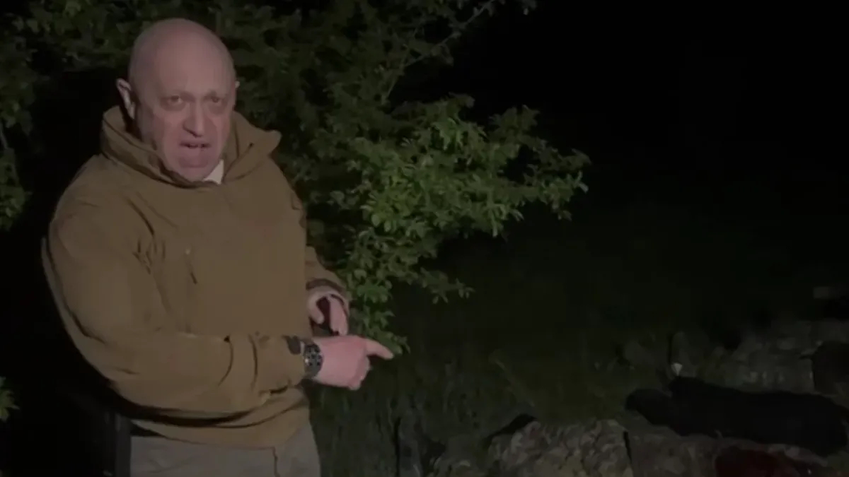 Пригожин опубликовал видео, где он на фоне десятка трупов наемников требует боеприпасы от Минобороны