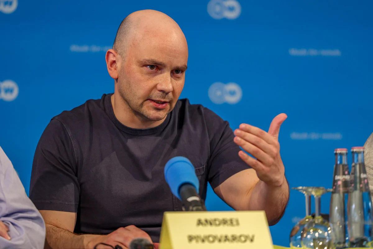 Андрей Пивоваров на пресс-конференции после обмена заключёнными между Россией, США и ещё пятью странами в штаб-квартире Deutsche Welle в Бонне, Германия, 2 августа 2024 года. Фото: Christopher Neundorf / EPA