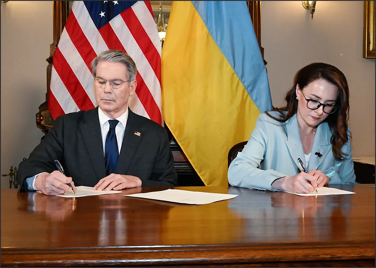US Treasury Secretary Scott Bessent and Ukraine’s Economy Minister Yulia Svyrydenko sign a minerals agreement in Washington, 30 April 2025. Photo: EPA-EFE/US DEPARTMENT OF THE TREASURY