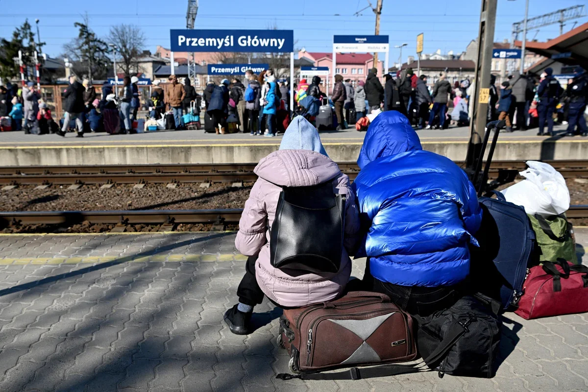 Ukrainian refugees arrive at the railway station in Przemyśl, Poland, 17 March 2022. Photo: Darek Delmanowicz / EPA