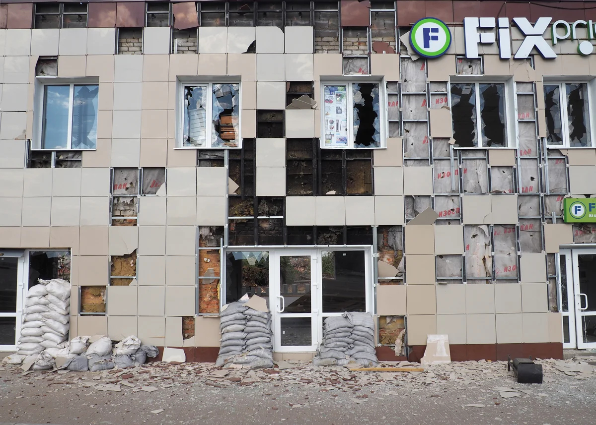 Повреждённое обстрелами здание магазина Fix Price, Шебекино, Белгородская область, 6 июня 2023 года. Фото: Александр Черных / Коммерсантъ / Sipa USA / Vida Press