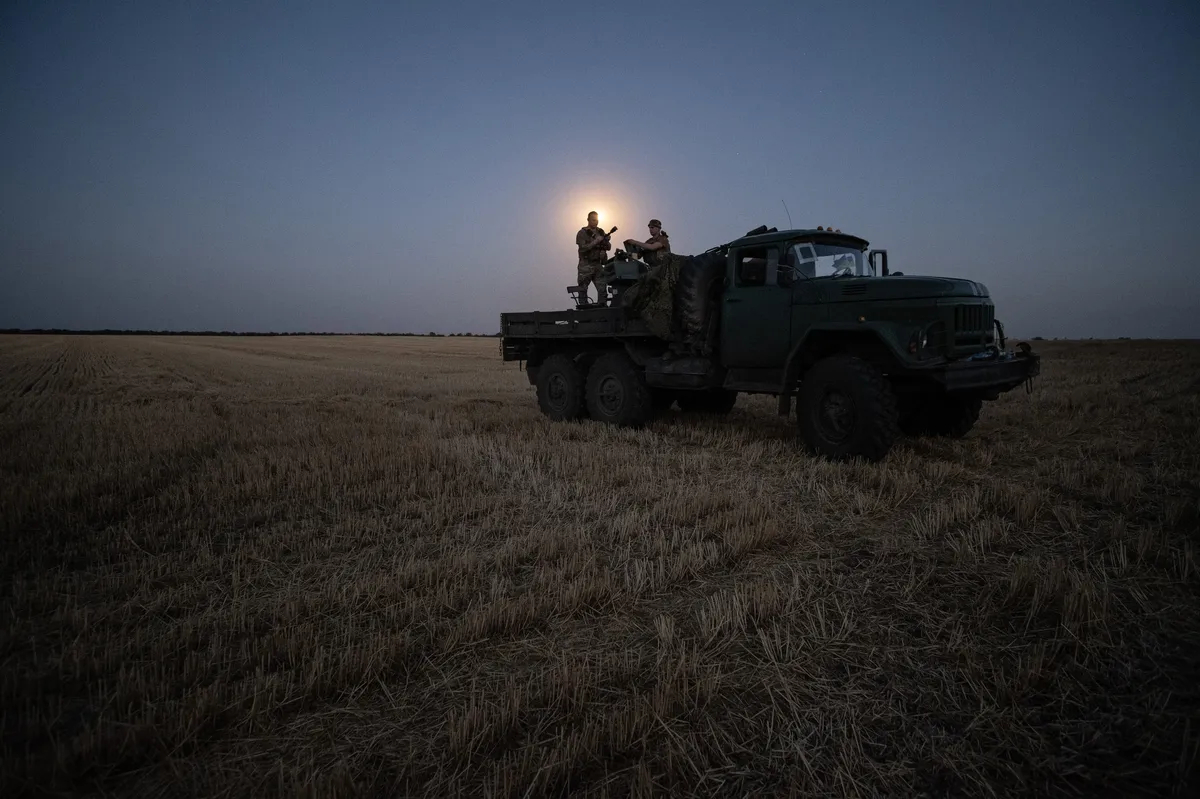 Two soldiers from a Ukrainian anti-aircraft artillery brigade scan their sector for Shahed drones on Ukraine's southern frontline, 8 July 2025. Photo: EPA / Maria Senovilla