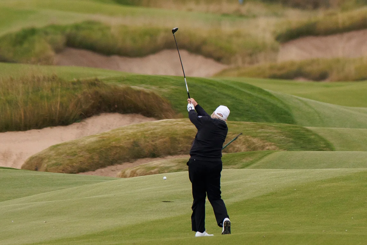 Дональд Трамп играет в гольф в Trump International Golf Links, Балмеди, Шотландия, 29 июля 2025 года. Фото: Tolga Akmen / EPA