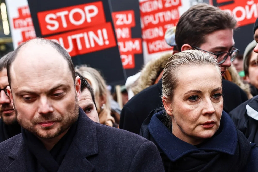 Vladimir Kara-Murza and Yulia Navalnaya attend an anti-war demonstration in Berlin, Germany, 17 November 2024. Photo: EPA/FILIP SINGER