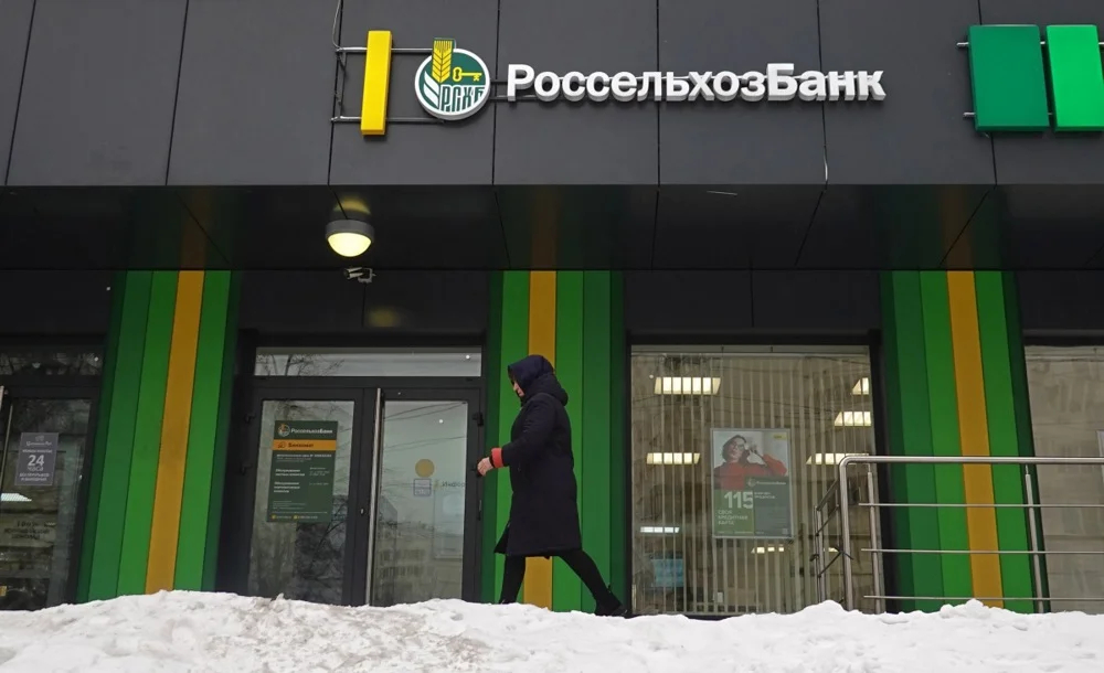 A branch of Russian Agricultural Bank in Moscow, Russia, 28 November 2022. Photo: EPA-EFE/MAXIM SHIPENKOV