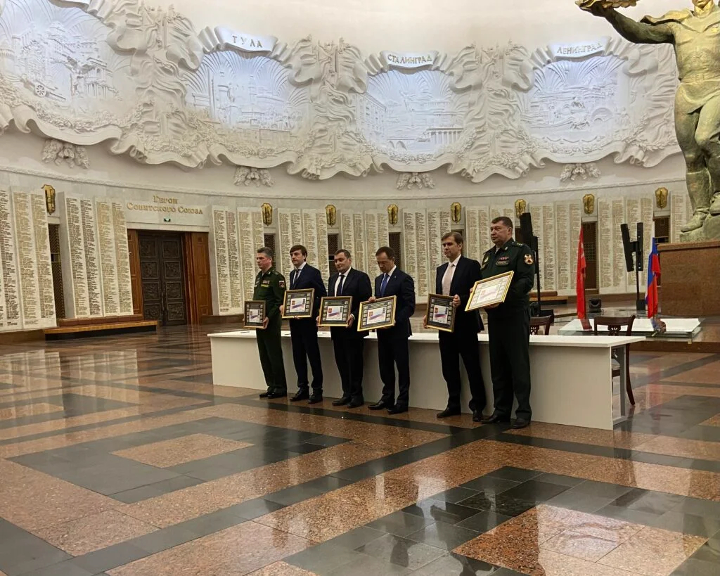 Церемония гашения марки. Фото: Сайт Александра Хинштейна