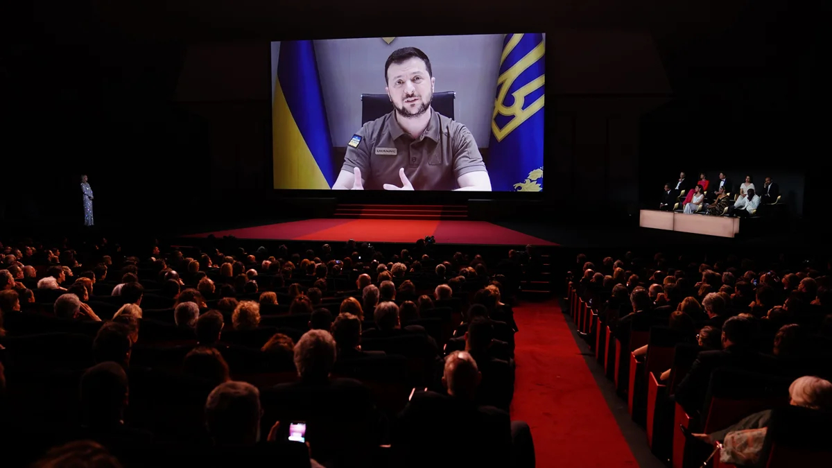 Выступление Владимира Зеленского на открытии Каннского кинофестиваля, 17 мая 2022 года. Фото: Clemens Bilan / EPA