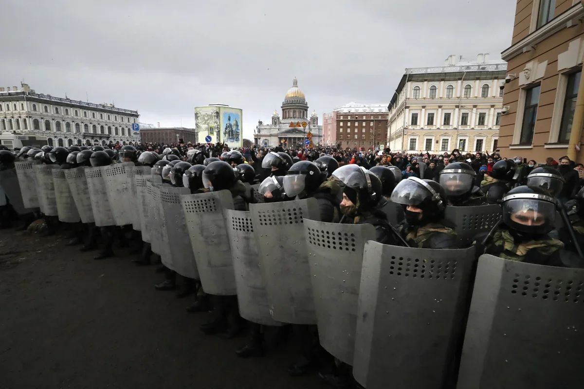 Police officers during a demonstration in support of Alexey Navalny in St. Petersburg, 31 January 2021. Photo: Anatoly Maltsev / EPA-EFE
