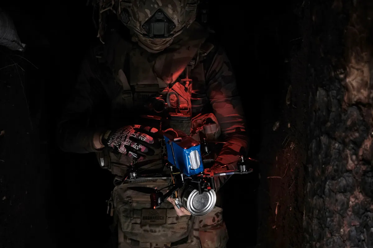 A Ukrainian engineer prepares a drone armed with explosives for an attack mission on the frontline in Toretsk, in eastern Ukraine’s Donetsk region, 22 July 2025. Photo: EPA/MARIA SENOVILLA