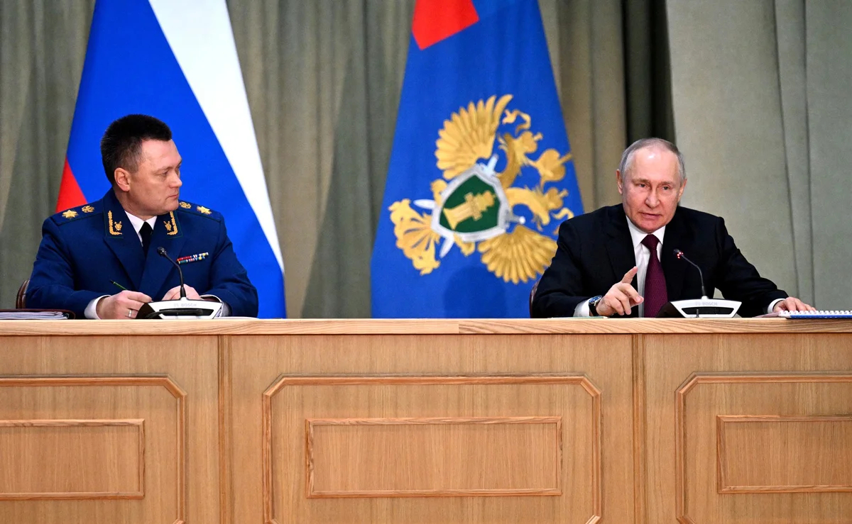 Генеральный прокурор Игорь Краснов вместе с Владимиром Путиным на расширенном заседании коллегии Генеральной прокуратуры, Москва, 15 марта 2023 года. Фото: Павел Бедняков / РИА «Новости» / Kremlin