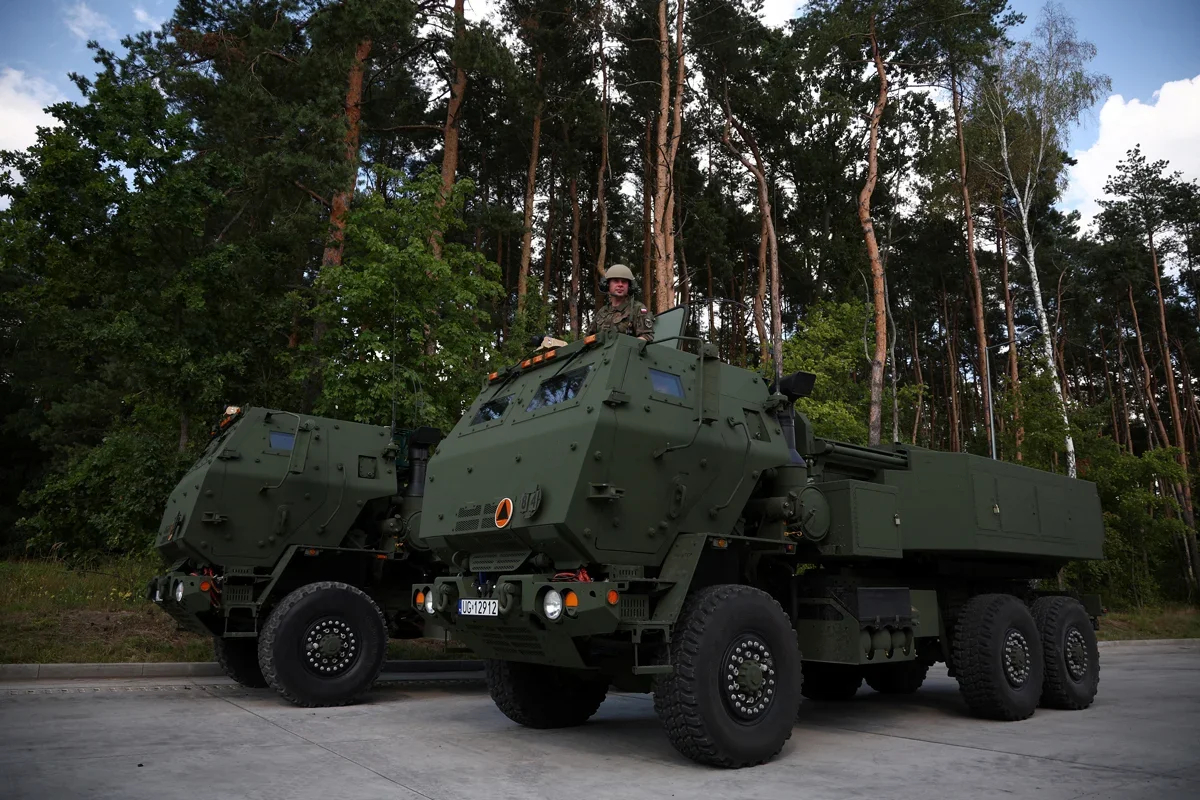 Polish soldier in a HIMARS rocket-launcher near Warsaw, 10 August 2023. Photo: Kacper Pempel / Reuters / Scanpix / LETA