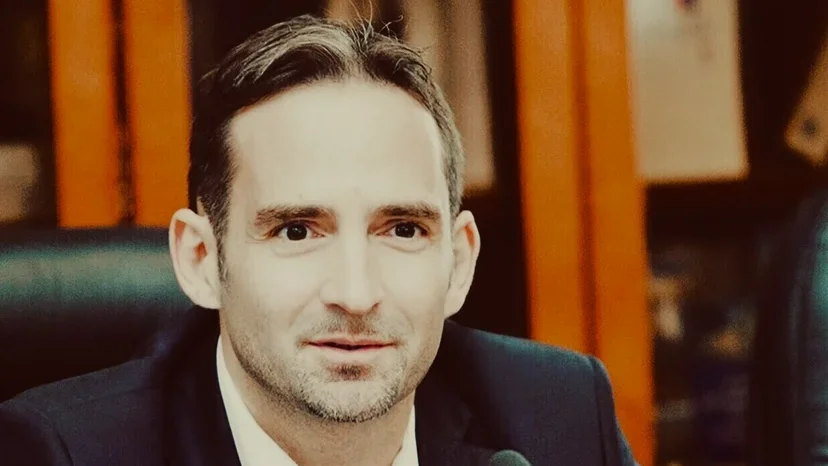 Fraud charges against former Russian Playboy editor dropped after he enlists to fight in Ukraine