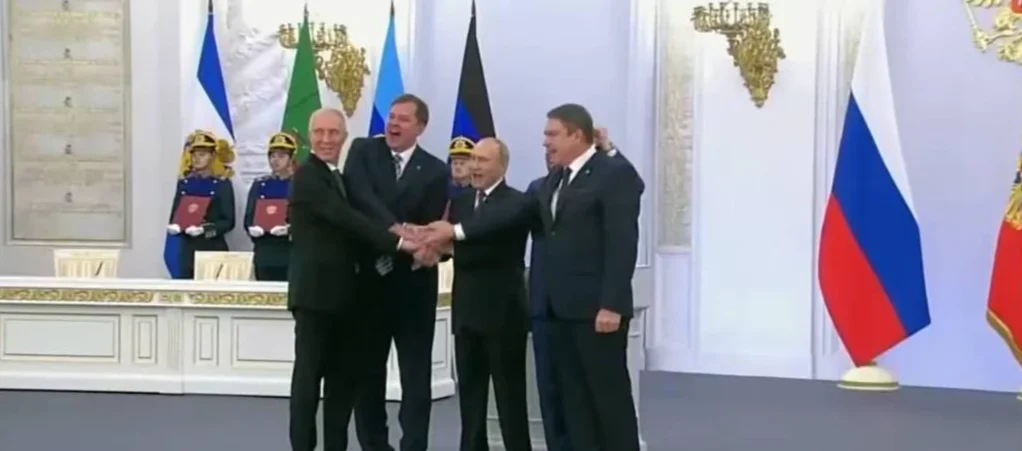 «Главы» присоединенных территорий и Путин. Скрин: трансляция «Дождя»