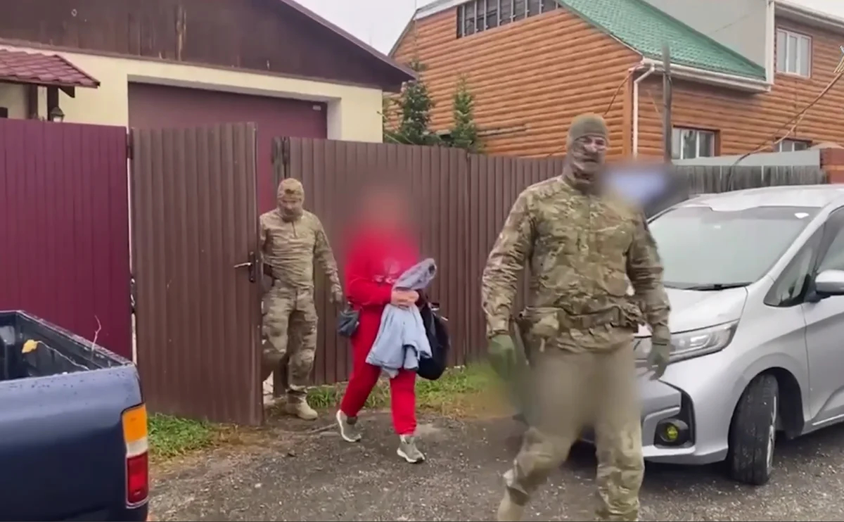 Задержание Хустик. Фото: скриншот из видео Красноярского ГСУ СК РФ