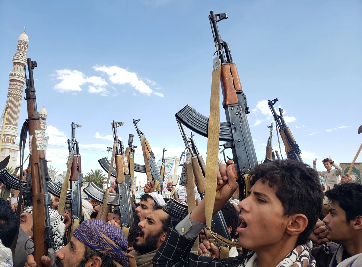 Сторонники хуситов на протесте против ударов США, Сана, 17 марта 2025 года. Фото: Yahya Arhab / EPA