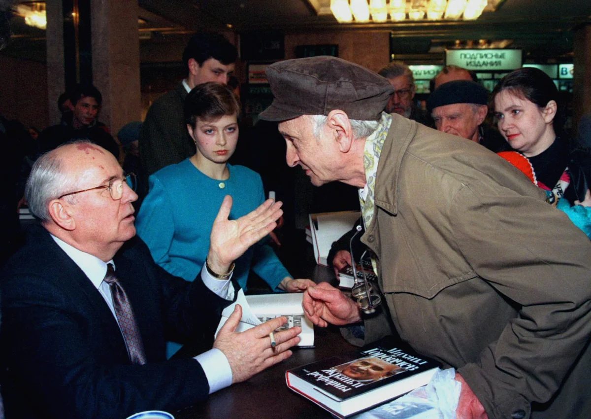 Михаил Горбачёв на презентации своей книги «Жизнь и реформы» в Москве, 31 октября 1995 года. Фото: Геннадий Гальперин / Scanpix / LETA