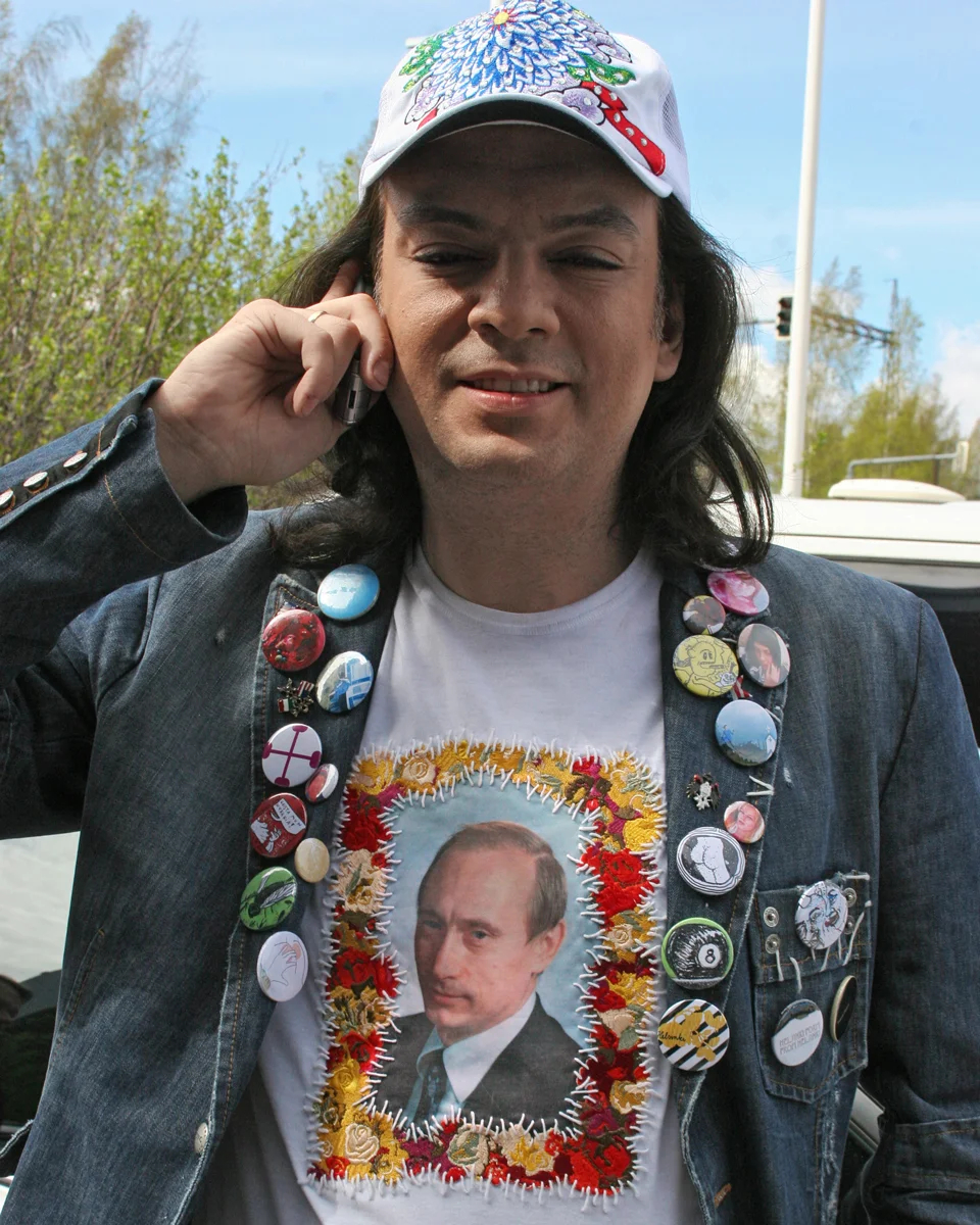 Филипп Киркоров в футболке от Дениса Симачева с портретом Путина во время проведения конкурса Евровидение в Хельсинки, Финляндия, 11 мая 2007 года. Фото: Александр Жданов / Коммерсантъ / Sipa USA / Vida Press