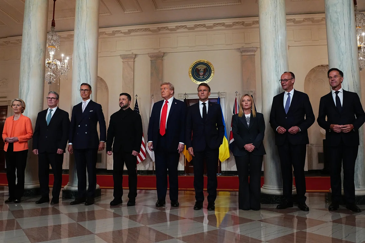 Европейские лидеры и Владимир Зеленский на встрече с Дональдом Трампом, Вашингтон, округ Колумбия, США, 18 августа 2025 года. Фото: Aaron Schwartz / EPA