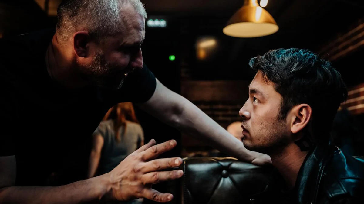 Юрий Быков на съемках сериала «Лихие». Фото: Okko / Telegram