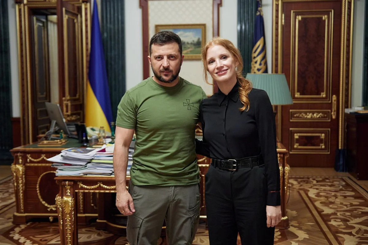 Джессика Честейн с Владимиром Зеленским в Киеве, 7 августа 2022 года. Фото: телеграм-канал Зеленского