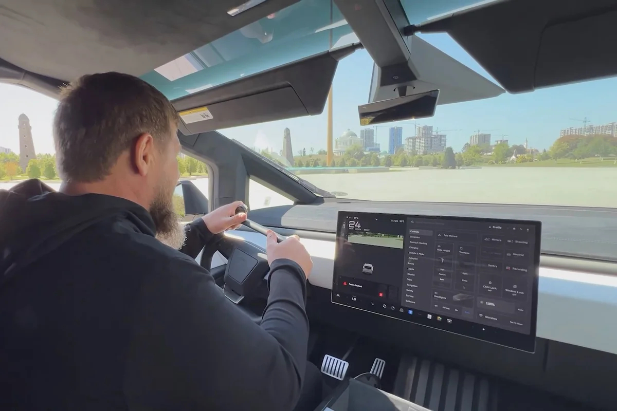 Рамзан Кадыров за рулем Tesla Cybertruck в Грозном, Чеченская республика. Фото: Telegram