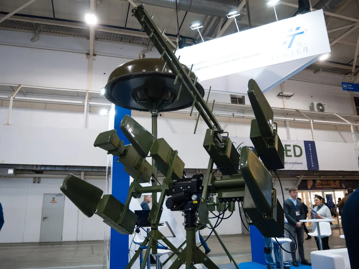 Антенны комплекса РЭБ «Нота» для борьбы с БПЛА. Фото: Wikimedia Commons , CC BY-SA 4.0
