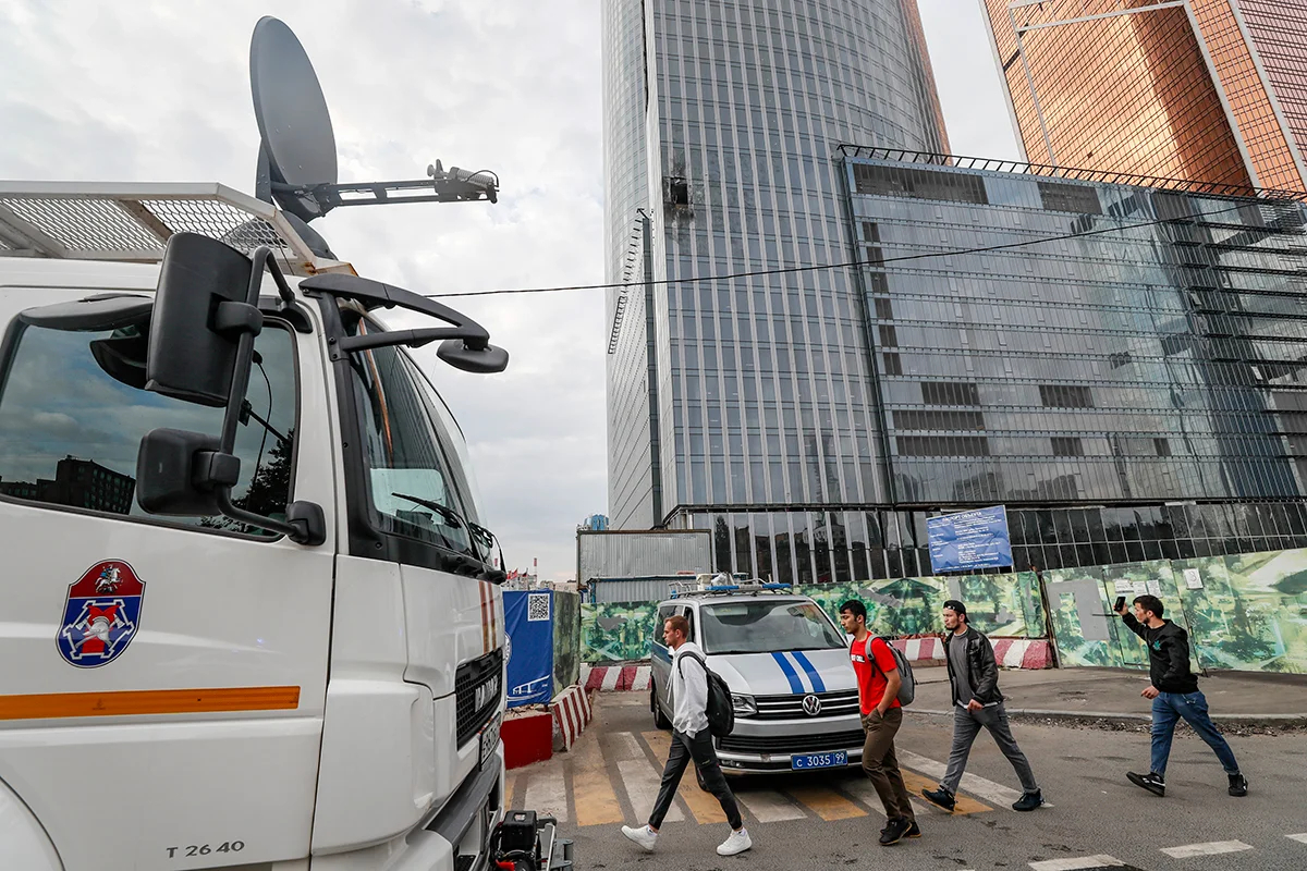Поврежденное дроном здание в деловом центре «Москва-Сити», Москва, Россия, 23 августа 2023 года. Фото: Юрий Кочетков / EPA