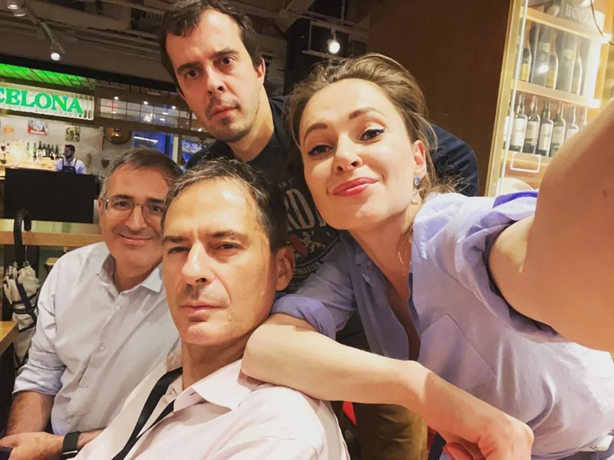 Христо Грозев и Мария Певчих с Сергеем Гуриевым, Романом Доброхотовым. Фото: Instagram / @maria_pevchikh