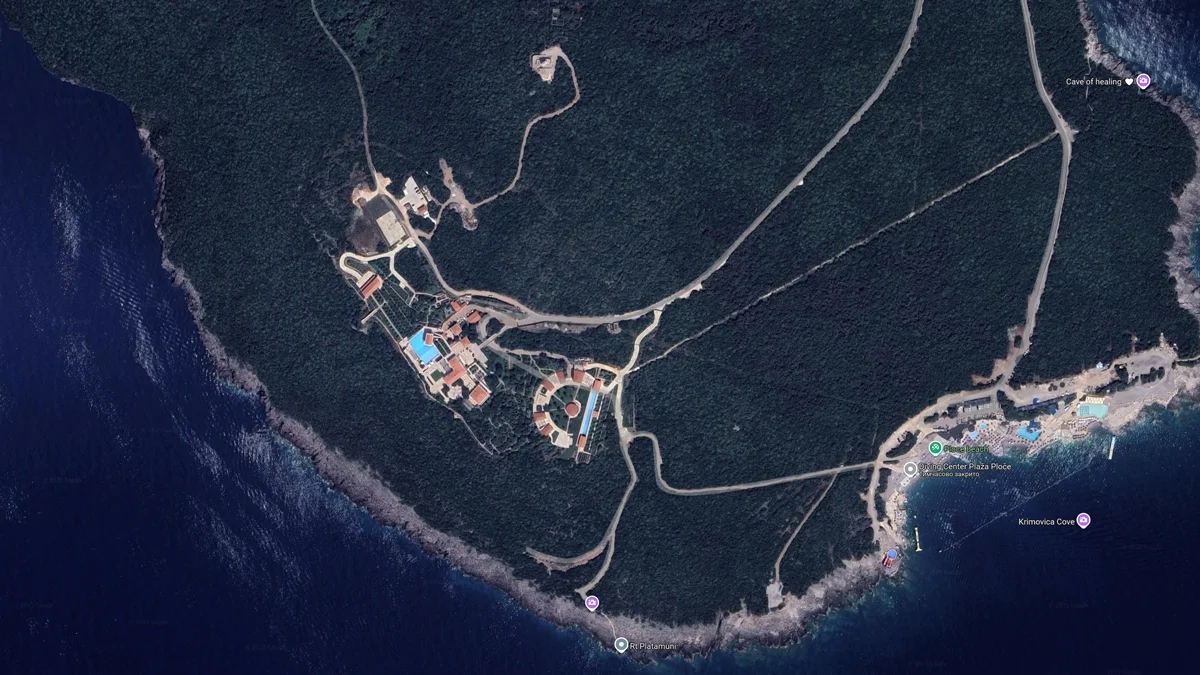 Мыс Платамуни. «Вилла OVD» — в центре. Скриншот Google Maps