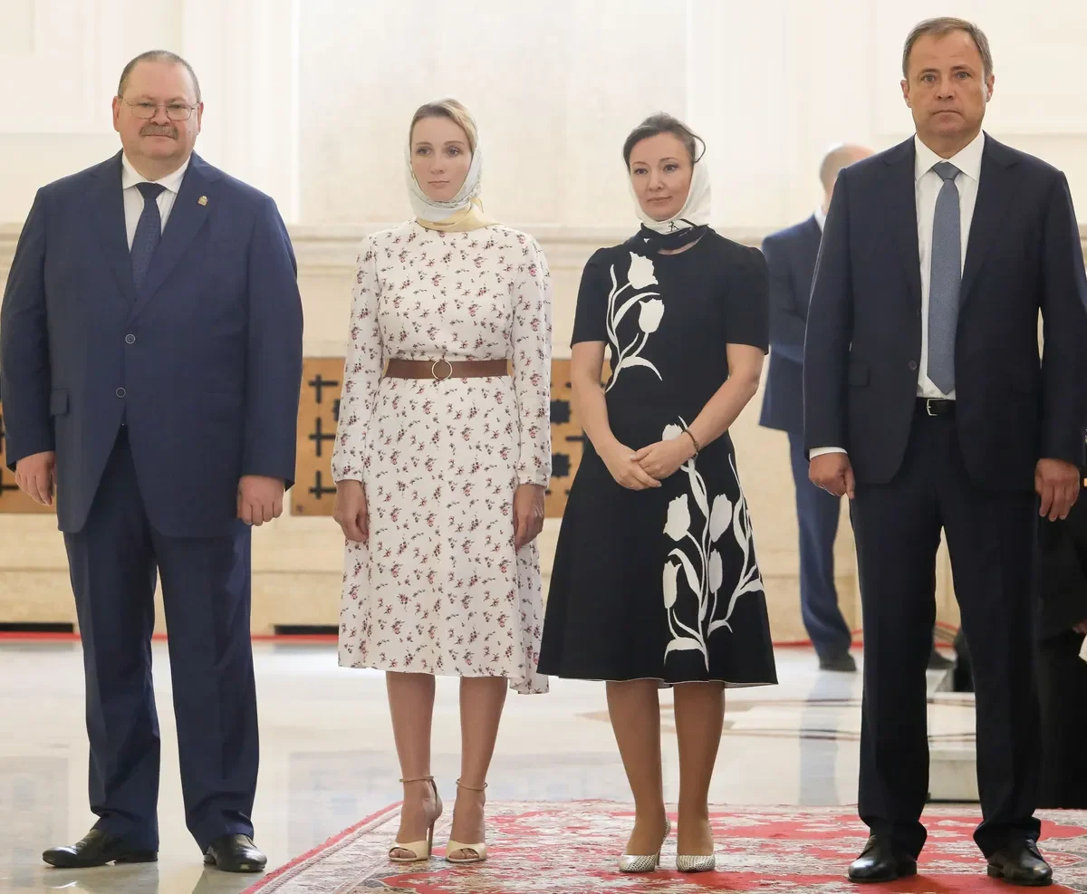 Maria Lvova-Belova (middle left), Anna Kuznetsova (middle right). Photo: Wikimedia Commons , CC BY-SA 4.0