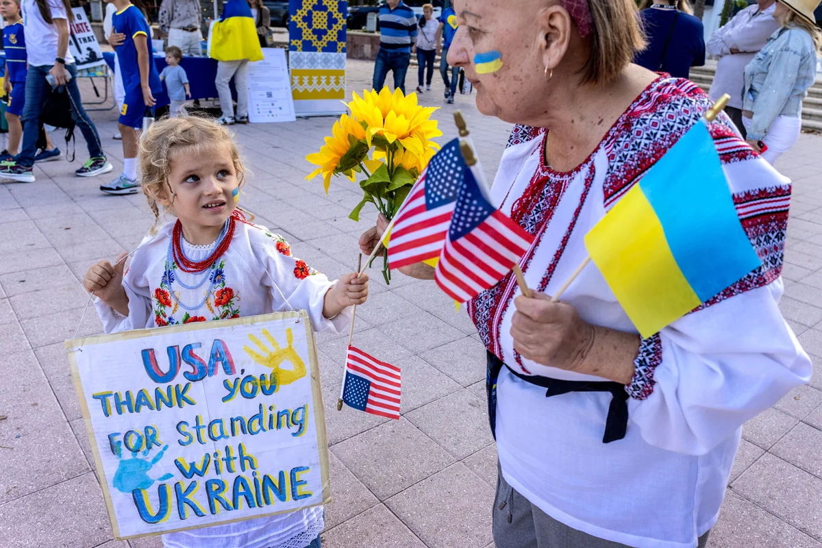 Участники акции «Вместе с Украиной» в Уэст-Палм-Бич, Флорида, США, 23 февраля 2025 года. Фото: Cristobal Herrera-Ulashkevich / EPA