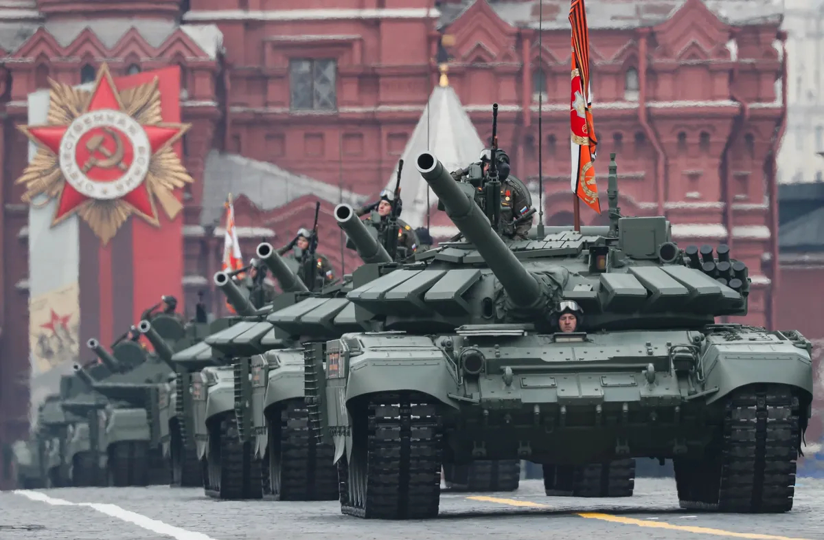 Russian tanks roll through Moscow’s Red Square, 9 May 2022. Photo: EPA-EFE / YURI KOCHETKOV