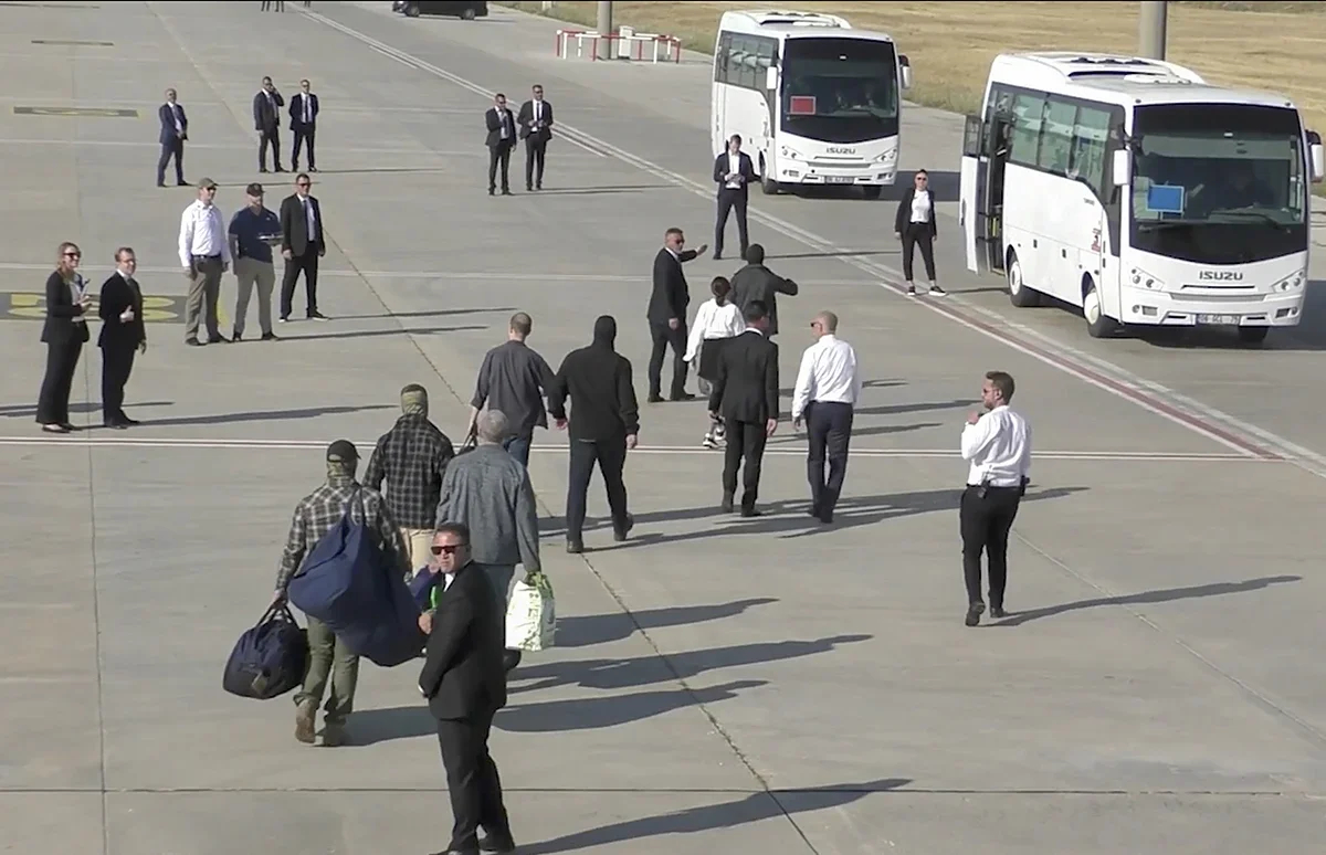 Prisoners being exchanged between Russia and the West being put on a bus at Ankara Airport, Turkey, August 1, 2024. Photo: Russian FSB / EPA
