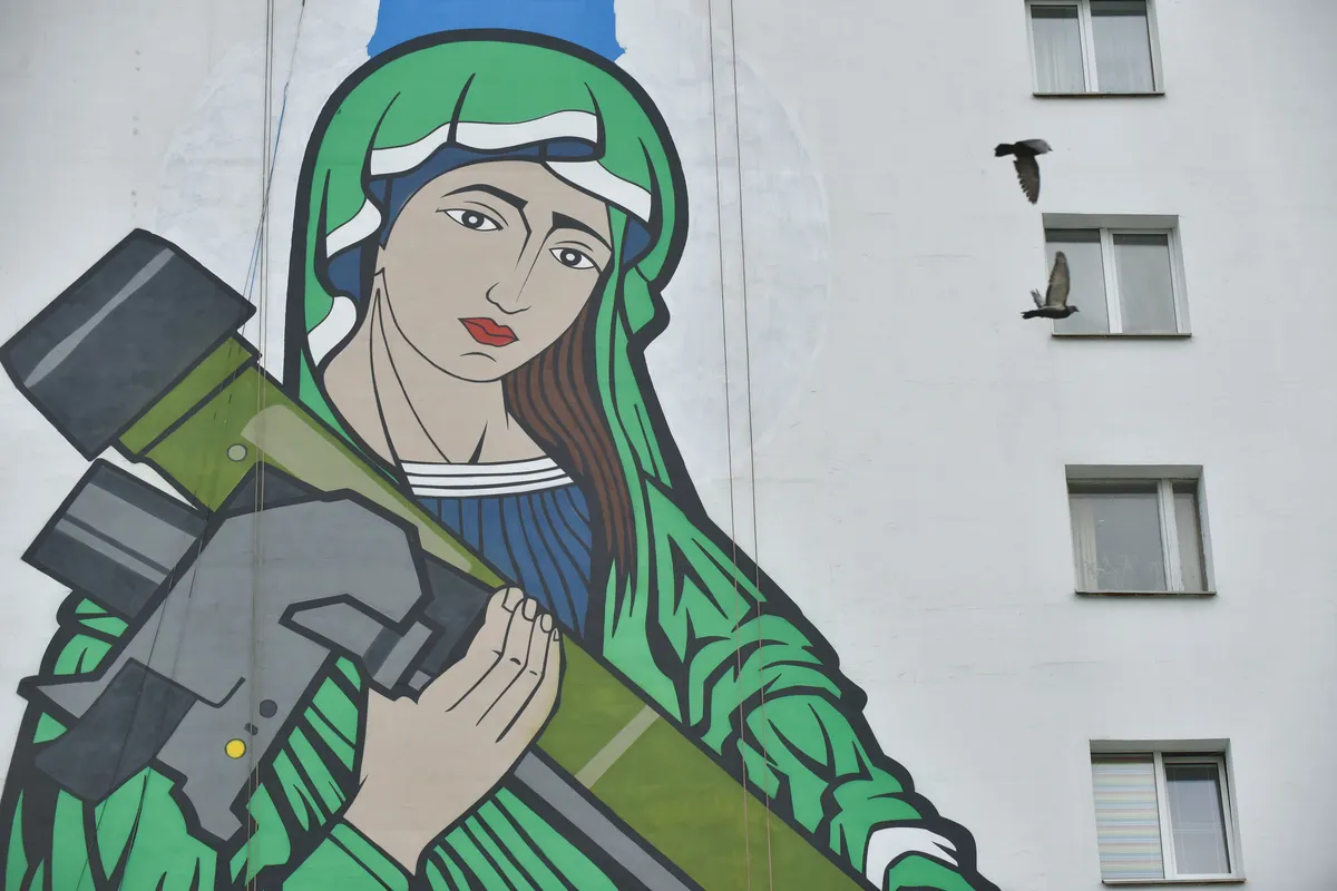The St. Javelin mural depicts the Madonna holding a US Javelin anti-tank missile system in Kyiv, Ukraine, 25 May 2022. Photo: EPA / Oleg Petrasyuk