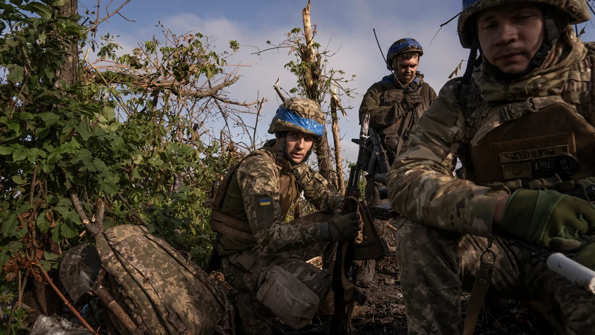 Украинские военнослужащие под Андреевкой в Донецкой области, 16 сентября 2023 года. Фото: Мстислав Чернов / AP Photo / Scanpix / LETA