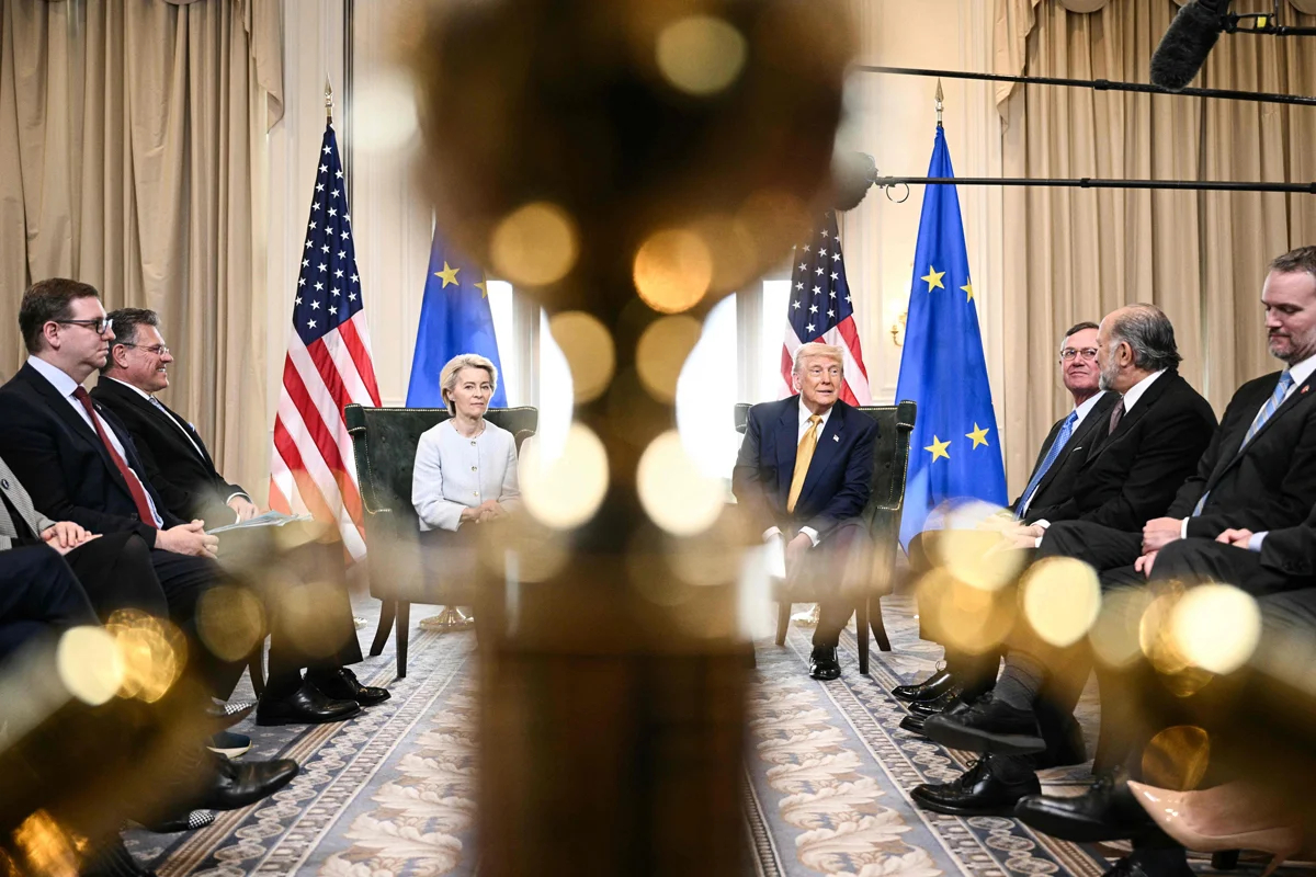 Урсула фон дер Ляйен и Дональд Трамп после встречи в Тернбери, Шотландия, 27 июля 2025 года. Фото: Brendan Smialowski / AFP / Scanpix / LETA